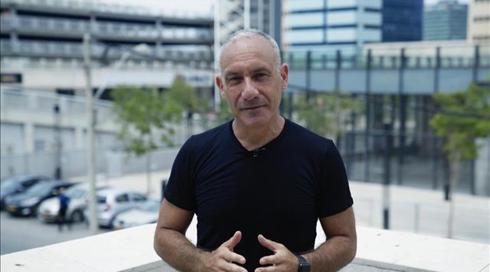 "ממשלת הקורונה" עושה הכל חוץ מטיפול בקורונה