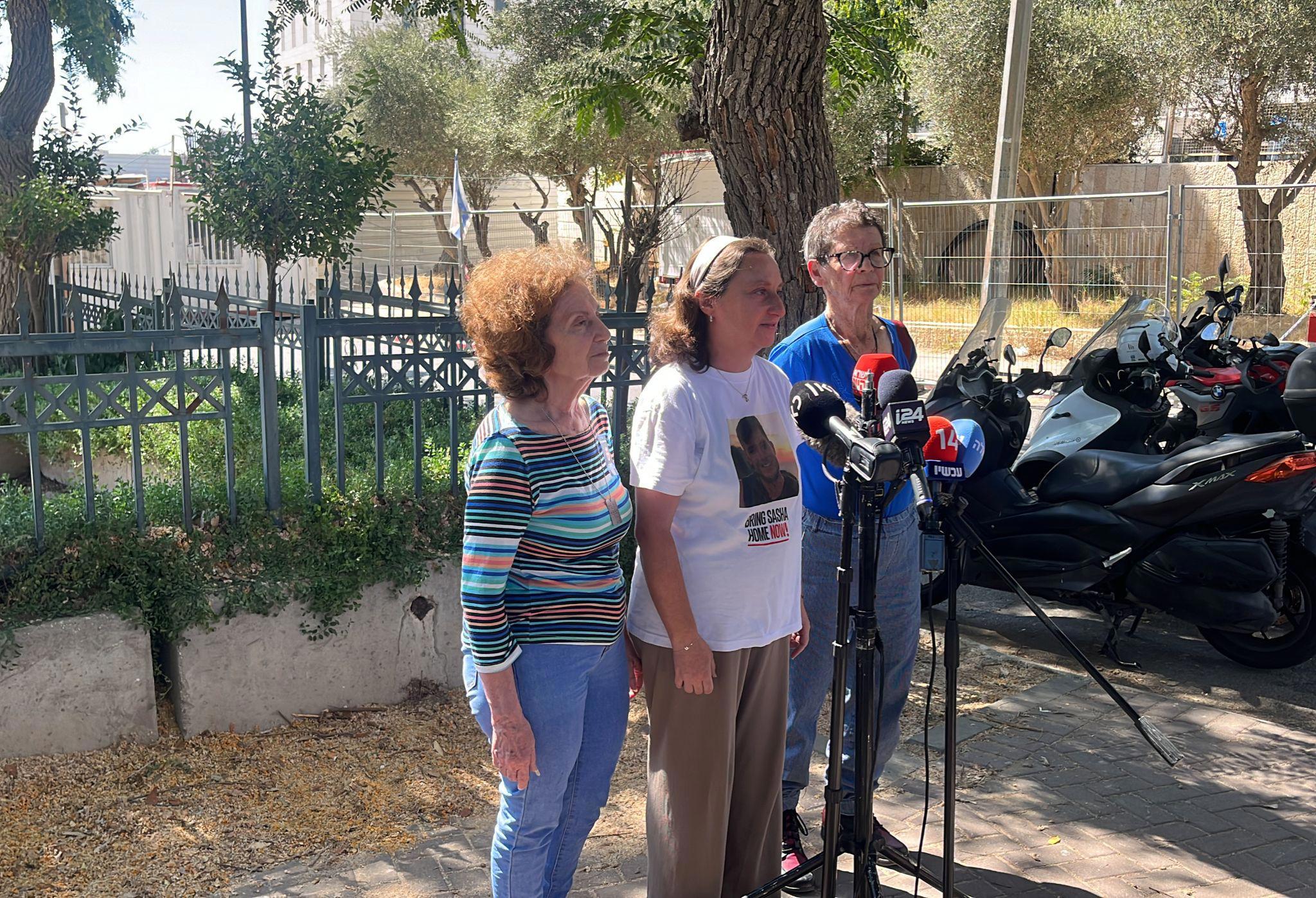 יוכבד ליפשיץ, לנה טרופנוב ואירנה טאטי