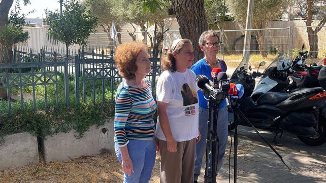 יוכבד ליפשיץ, לנה טרופנוב ואירנה טאטי