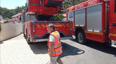 הרוג בקריסת גג בהרצליה: סריקות אחר לכודים