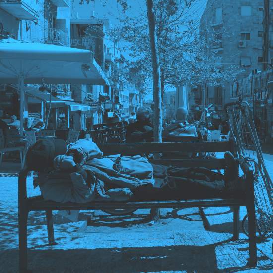 "תלושי המזון אינם פתרון. אנשים צריכים לחיות בכבוד"