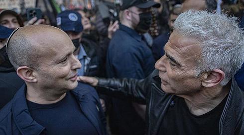 "ברית האחים" 2026: ההימור של בנט ולפיד, המרוויחים - וסימני השאלה