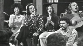 עפרה חזה במועדון הצועני . 1974