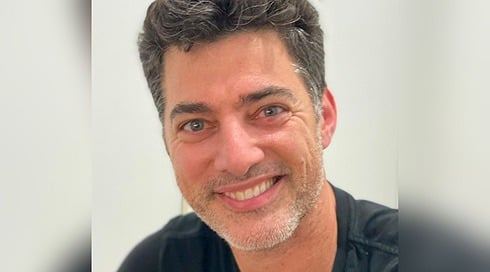 השחקן גיא קפולניק נהרג בהתרסקות מטוס בקליפורניה