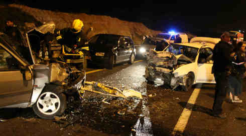 רכב התנגש בגמל בנגב: נער בן 13 נהרג, 4 בני אדם נפצעו