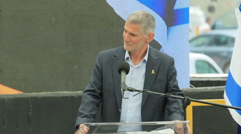 צעקות "בוגד" לעבר יאיר גולן - שלא נשאר חייב: "ביבי מעוור אתכם"