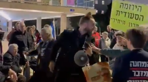 פעיל ימין נעצר לאחר שריסס גז פלפל על מפגינים בכיכר הבימה