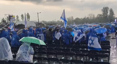 פדוי השבי אלי שרעבי במצעד החיים באושוויץ: "נציגות שורדי 7 באוקטובר - ניצחון הרוח"