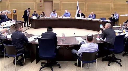שרים פנו לחברי ועדת הקורונה: עזרו לבטל מגבלות שהטלנו