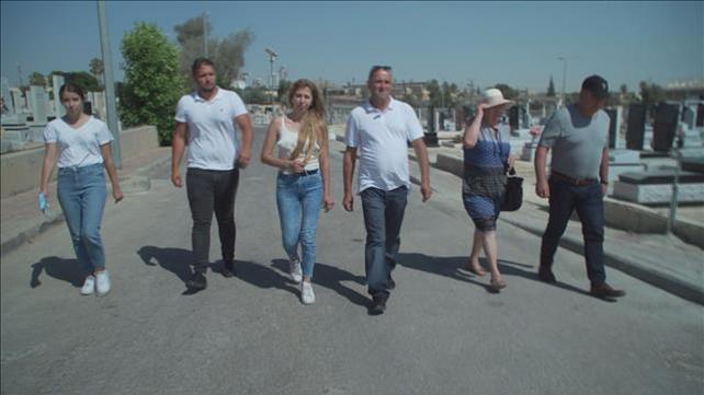 מאבק בגירוש בני משפחת חסיד אומות עולם