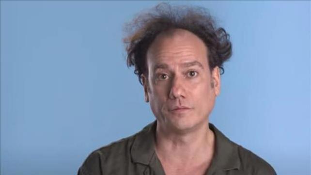 תומר שרון, תומאש, מתוך סרטון בכאן 11 - שאלה אחת | איך מדבבים דמות מצוירת?