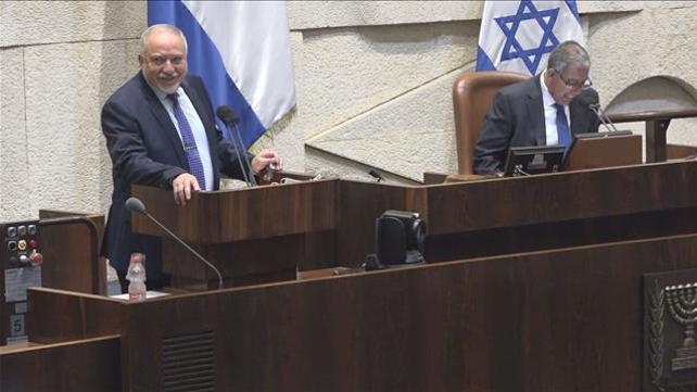 ליברמן מציג את התקציב