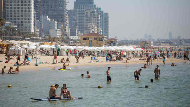 חוף הים התיכון בתל אביב