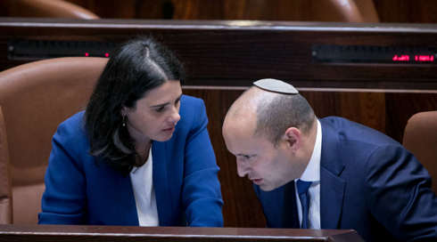בנט ושקד יקדמו בשבוע הבא חוק לגירוש מבקשי מקלט - שיעקוף את בג"ץ