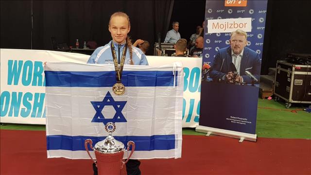 יוליה סצ'קוב היא אלופת העולם בקיקבוקס