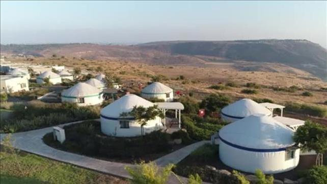 גלמפינג, אוהלים, קמפינג