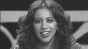 עפרה חזה, 1982