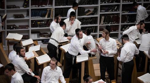 הממשלה מקדמת: חסימת קווי סיוע ללהט"בים