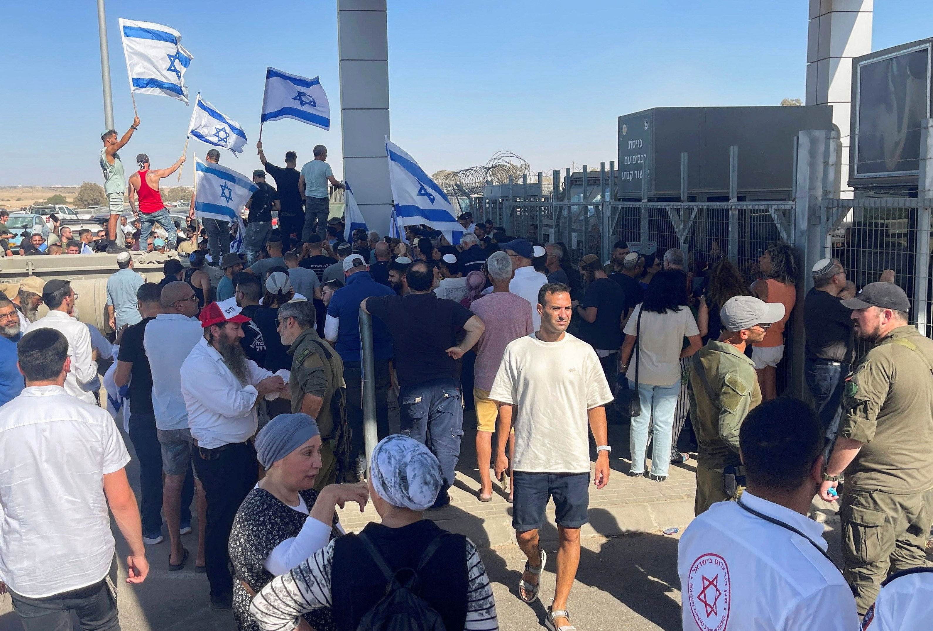מחאה מחוץ למתקן שדה תימן