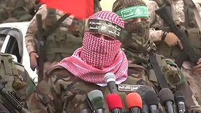 "רב-אומן בהסברה": איך אבו עוביידה וחמאס השתלטו על התודעה בעולם - ובישראל?