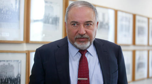 5 ימים אחרי הפיגוע: ליברמן הגיש הצעה ממשלתית להסדרת חוות גלעד