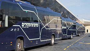 האם השאטלים לגוש דן באמת מקצרים את הנסיעה - ויגרמו לנו לוותר על הרכב?