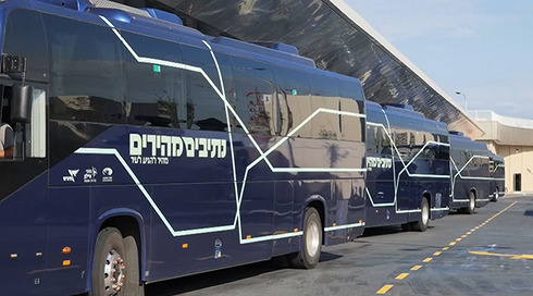 האם השאטלים לגוש דן באמת מקצרים את הנסיעה - ויגרמו לנו לוותר על הרכב?
