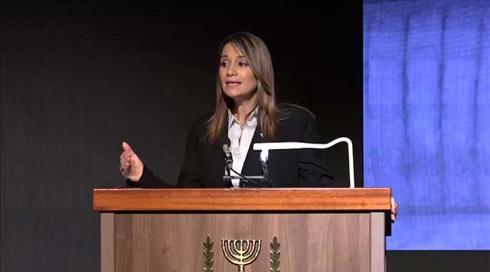 הבגרויות בהיסטוריה ובספרות יבוטלו? הביקורת על שרת החינוך