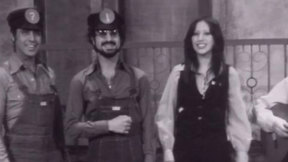 עפרה חזה. 1977