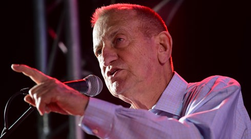 תקדים: ועדת הבחירות הכריעה - חולדאי והעירייה יוכלו להפגין נגד הרפורמה