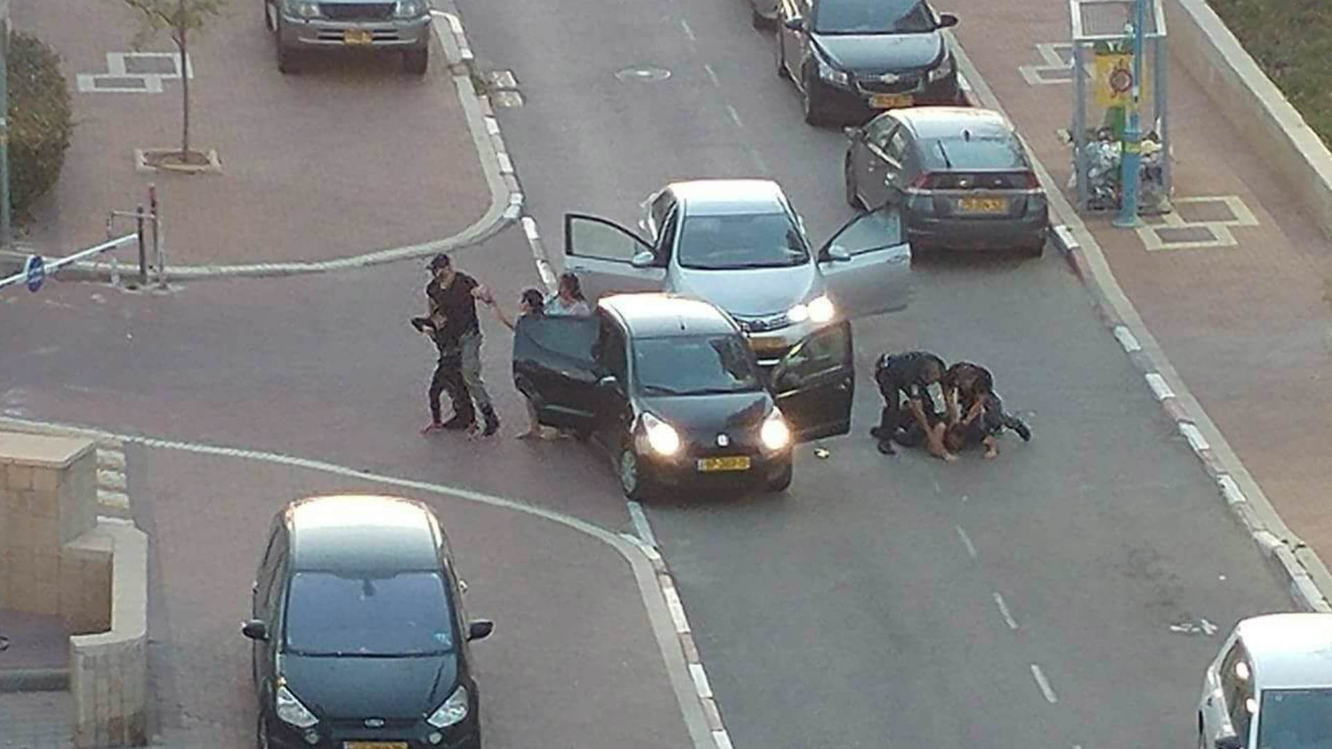 מעצר האב וחילוץ הילד מהמכונית