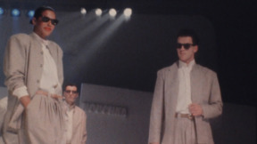כתבה על תצוגת אופנת חורף, 1988