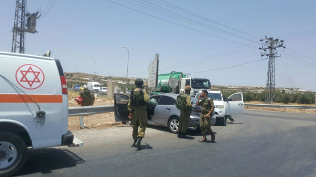 חיילים בזירת פיגוע בגוש עציון