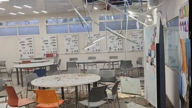 כיתה בתיכון בת"א שנפגעה מרקטה 05.12.23