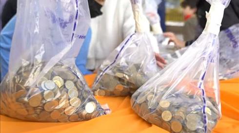 בעקבות האוצר האבוד: 160 מיליון שקל מסתתרים בחריצים של ספות בישראל
