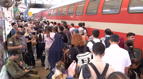 להחליף 3 רכבות כדי להגיע ליעד: הכאוס התחבורתי נמשך