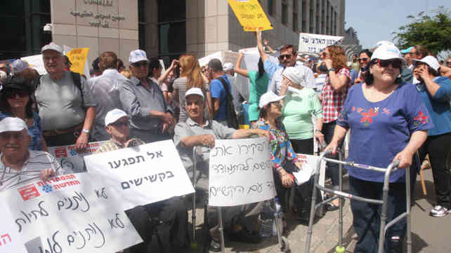 הפגנת קשישים בתל אביב (ארכיון)