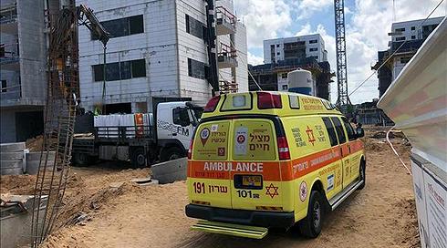פועל כבן 30 נהרג בנפילה מגובה באתר בנייה באור עקיבא