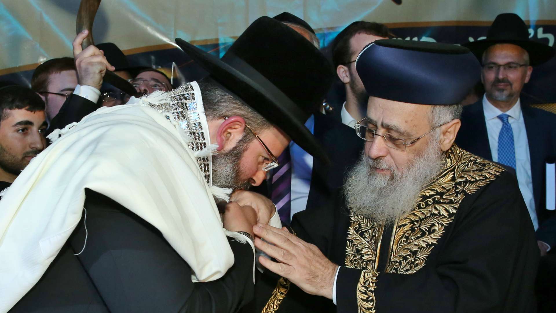 הרב הראשי יצחק יוסף עם רב העיר נשר