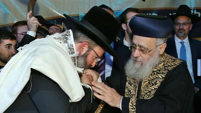 הרב הראשי יצחק יוסף עם רב העיר נשר