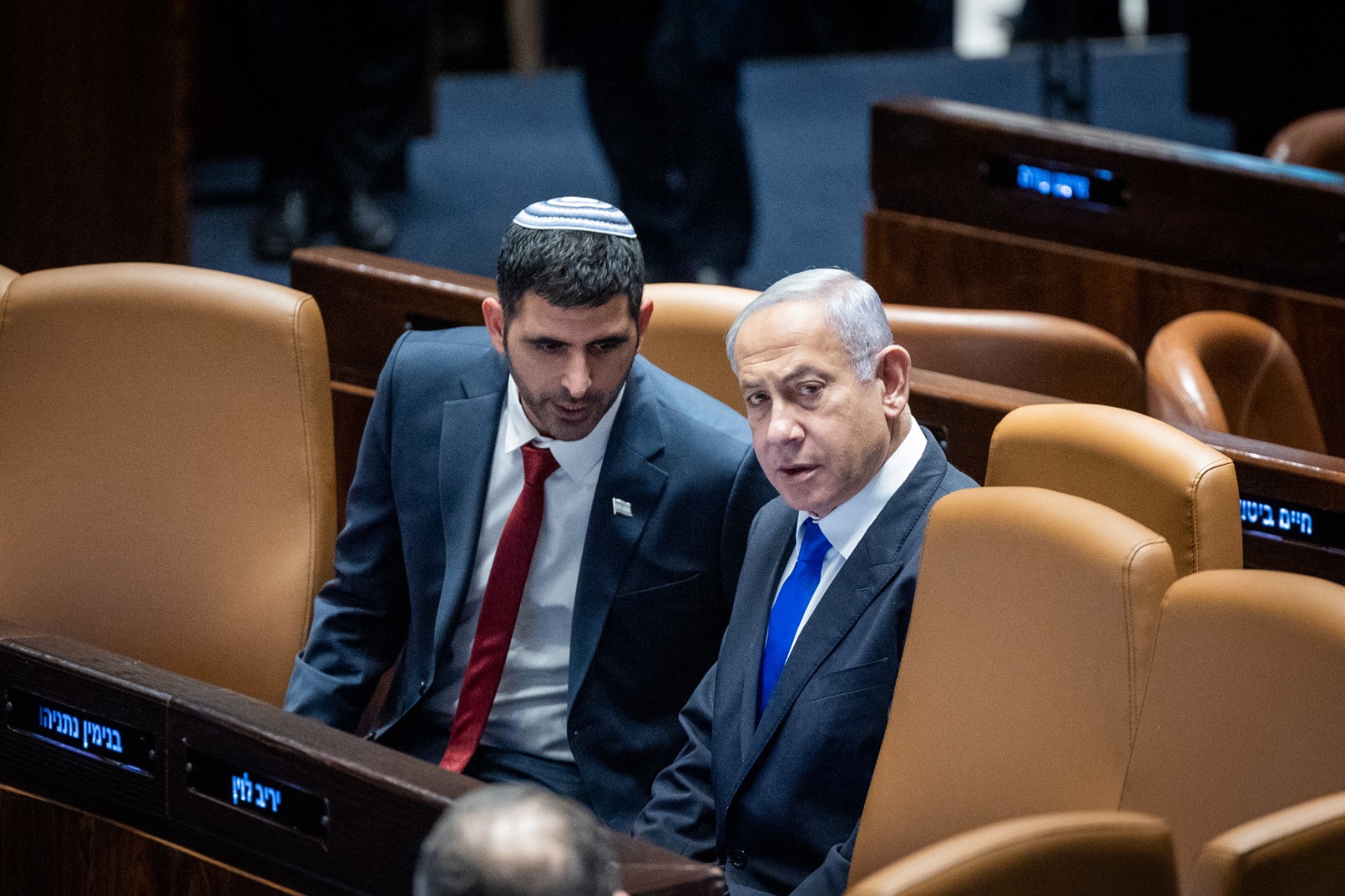 ראש הממשלה בנימין נתניהו ושר התקשורת שלמה קרעי