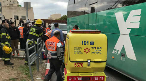 ילד בן 6 נהרג מפגיעת אוטובוס בבית שמש, אביו נפצע בינוני