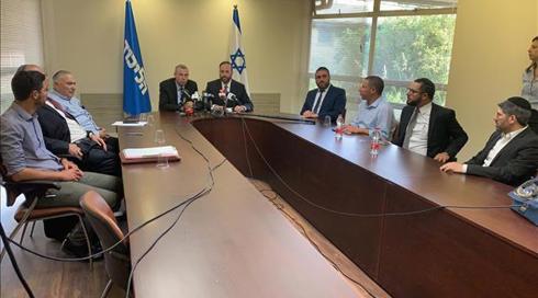 החל המו"מ בין הליכוד לש"ס: "זה לא יסתיים מהיום למחר" (1)