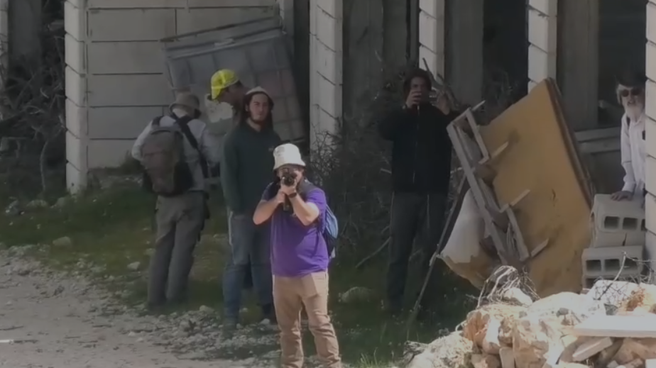 תיעוד פלסטיני של ירי לעבר בתים בכפר סעיר