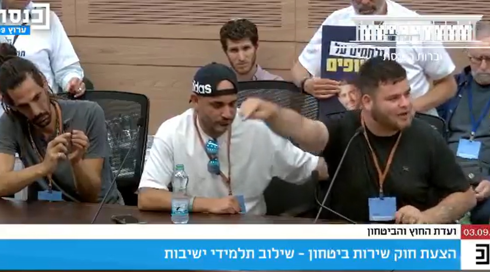 הלום הקרב זעק בכנסת: "אני בן 21 והחלום שלי זה לחטוף כדור בין העיניים. טפלו בי"