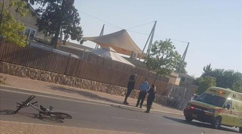 חשד לפגע וברח בערד: רוכב אופניים בן 82 נפגע מרכב ונהרג