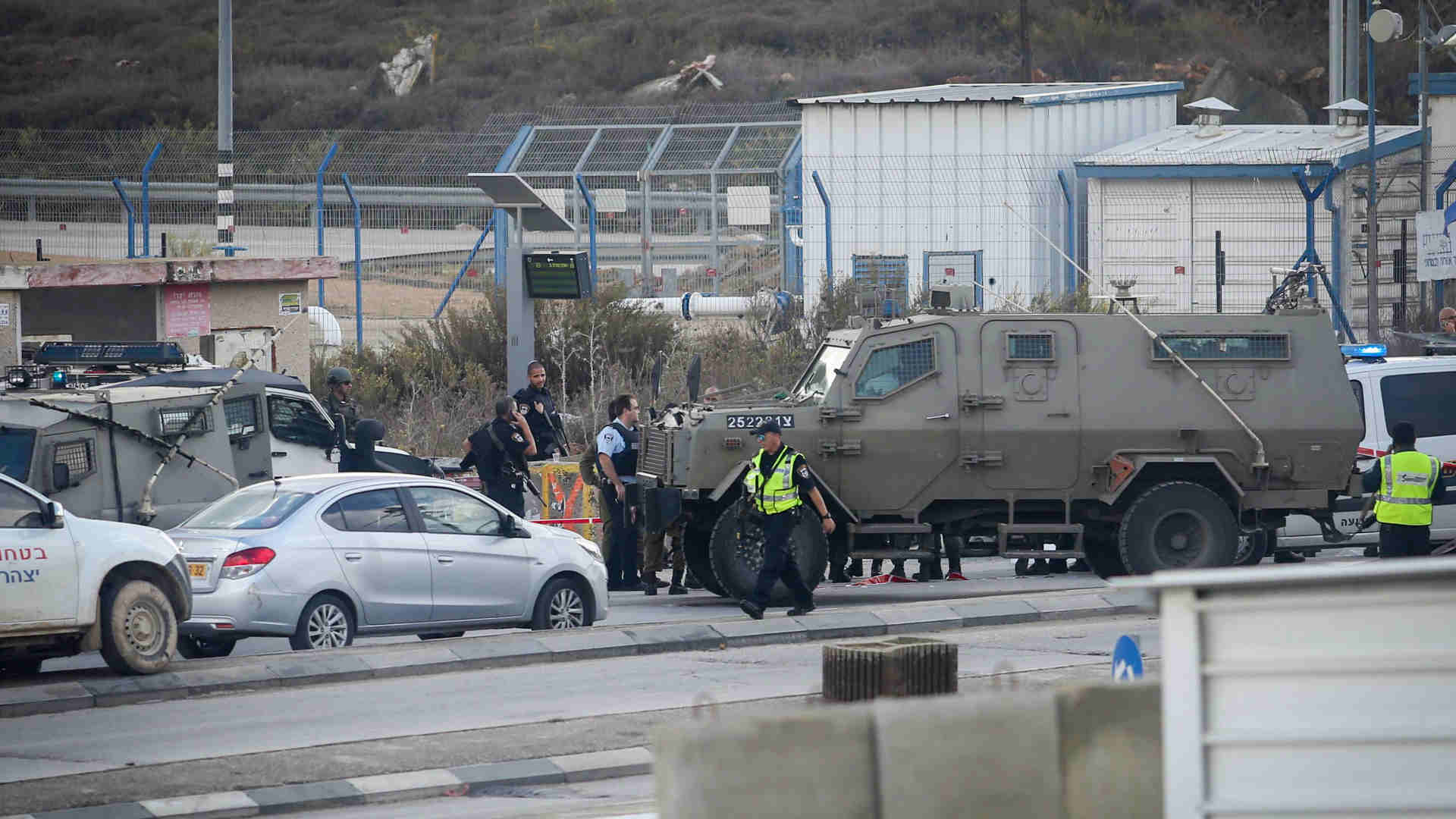 זירה פיגוע בצומת תפוח, נובמבר 2015