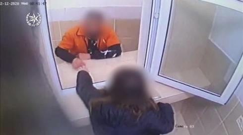 אישום: עורכת דין הבריחה סמים לאסיר - שהחביא אותם בתחתניו