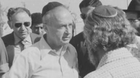יצחק רבין מבקר בעיר ימית