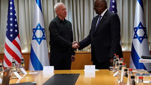 שר הביטחון יואב גלנט ומזכיר ההגנה האמריקני לויד אוסטין